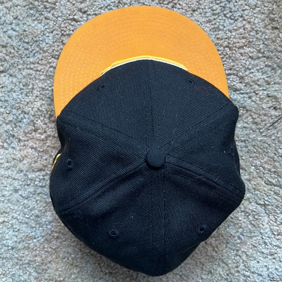 Iowa Hawkeyes cap - Picture 4 of 9